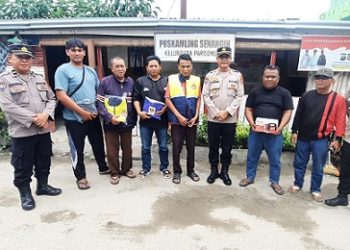 Bhabinkamitbmas AIPDA Hardi N. Silalahi dampingi Petugas Pos Kamling Senangin menerima kunjungan Kasat Binmas AKP Maxi J. Manurung SH 
