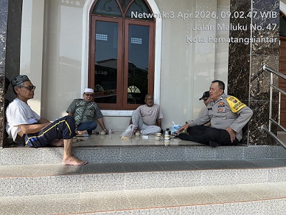 Bhabinkamtibmas Kelurahan Bantan AIPTU Rayendra P. Damanik sambang kamtibmas di Mesjid Dakwah