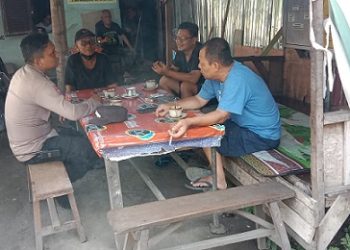 piket Bhabinkamtibmas AIPDA Julham Efendi Saragih dan AIPDA Saut Haloho melaksanakan Patroli Kampung Bebas dari Narkoba di Jalan Jawa