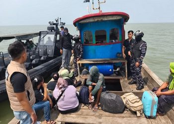Tim Gabungan TNI AL dan Imigrasi Gagalkan Penyelundupan PMI Non Prosedural Diperairan Silau Laut