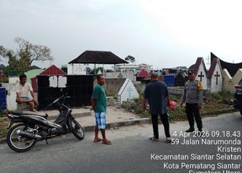 Bhabinkamtibmas Kelurahan Kristen,BRIPKA Swandi melaksanakan sambang kamtibmas kepada warga yang ziarah