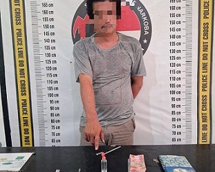 Tersangka Y dan barang bukti yang diringkus Polres Simalungun
