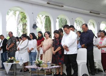 Wali Kota Pematangsiantar Wesly Silalahi dan Ketua TP PKK Ny Liswati Wesly Silalahi menghadiri Perayaan Hari Raya Paskah di GPIB Maranatha, Jalan Simbolon