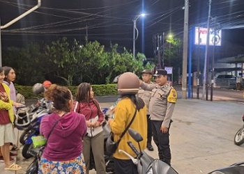 Piket Bhabinkamtibmas melaksanakan kegiatan patroli malam