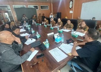 Ketua Komisi 1 DPRD Medan Reza Pahlevi dalam Rapat Dengar Pendapat (RDP) terkait pengaduan warga soal pemotongan BLT (Foto Ist)