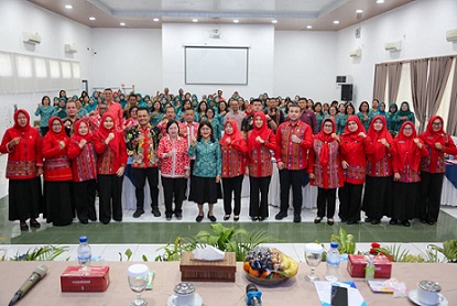 Wali Kota Pematangsiantar Wesly Silalahi SH MKn diwakili Plh Sekda Dra Happy Oikumenis Daely dan Ketua TP PKK Ny Liswati Wesly Silalahi menghadiri kegiatan Supervisi Lomba TP PKK Tingkat Provinsi Sumut.