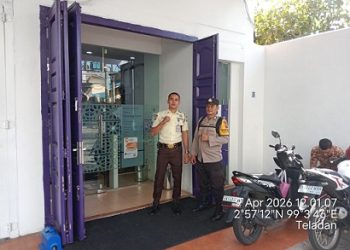 Bhabinkamtibmas Kelurahan Teladan BRIPKA Irwan Surya Darma melaksanakan sambang di Banak Muamalat