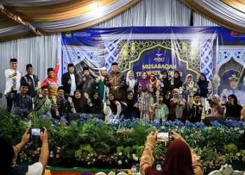 Wali Kota Pematangsiantar Wesly Silalahi SH MKn diwakili Asisten Administrasi Umum Setdako Dedy Tunasto Setiawan SH MH, menutup pelaksanaan MTQN, di Kantor Camat Siantar Barat,