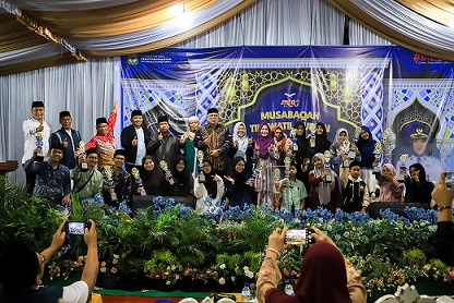Wali Kota Pematangsiantar Wesly Silalahi SH MKn diwakili Asisten Administrasi Umum Setdako Dedy Tunasto Setiawan SH MH, menutup pelaksanaan MTQN, di Kantor Camat Siantar Barat,