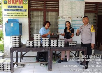 Bhabinkamtibmas Kelurahan Kristen,BRIPKA Swandi melaksanakan distribusi Makanan Bergizi Gratis (MBG) kepada Ibu Hamil dan Balita