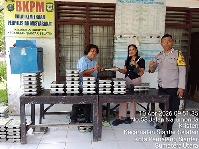 Bhabinkamtibmas Kelurahan Kristen,BRIPKA Swandi melaksanakan distribusi Makanan Bergizi Gratis (MBG) kepada Ibu Hamil dan Balita