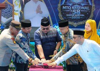 : Wali Kota Pematangsiantar Wesly Silalahi SH MKn diwakili Asisten Administrasi Umum Setdako Pematangsiantar Dedy Tunasto Setiawan SH MH, menghadiri acara Pembukaan MTQN Tingkat Kecamatan Siantar Martoba