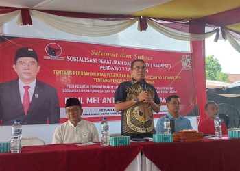 Ketua Komisi 4 DPRD Medan Paul Mei Anton Simanjuntak (MAS) saat pelaksanaan Sosper ke IV Tahun 2026 produk hukum Pemko Medan Perda No 7 Tahun 2024 tentang Perubahan atas Perda No 6 Tahun 2015 tentang pengelolaan Persampahan pada di Jalan Umar Ujung, Kelurahan Glugur Darat I, Kecamatan Medan Timur(Foto Ist)