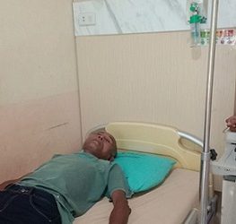 Korban pengeroyokan Irwansyah Daulay saat mendapatkan perawatan medis 