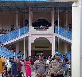 Personel Polres Tanjung Balai melaksanakan pengamanan ketat di sejumlah gereja