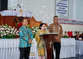 Wali Kota Pematangsiantar Wesly Silalahi SH MKn diwakili Staf Ahli Bidang Pemerintahan Drs Happy Oikumenis Daely menghadiri acara Pesta Jubileum GKPS Jalan Sudirman