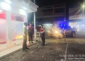 personil piket dipimpin AIPTU M. Saragih saat Blue Light Patrol di Perbankan Bank CIM Niaga Jalan Merdeka
