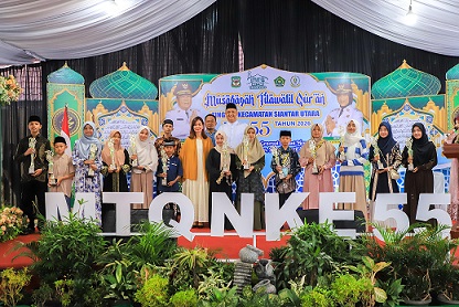 Camat Siantar Utara Marlon Brando Sitorus SSTP MSi photo bersama para juara