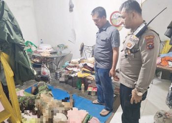 Kapolsek Siantar Martoba AKP Martua Manik SH. MH bersama Kanit Reskrim IPDA Juhandya Malau SH saat pengecekan di TKP 