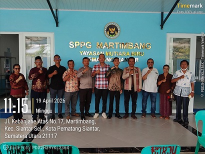 Kapolsek Siantar Selatan IPTU Suhaira Marbun SH diwakili Bhabinkamtibmas Kelurahan Kristen BRIPKA Swandi hadiri pembukaan SPPG Martimbang