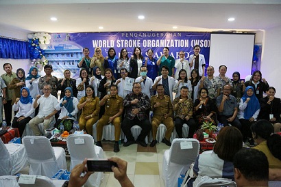Wali Kota Pematangsiantar Wesly Silalahi SH MKn diwakili Asisten Administrasi Umum Setdako Dedy Tunasto Setiawan SH MH, menghadiri acara Penganugerahan World Stroke Organization (WSO) Angels Award