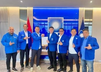 Jajaran pengurus DPD PAN Medan periode 2024-2029 saat menerima SK dari DPP PAN di Jakarta. (Foto Ist)