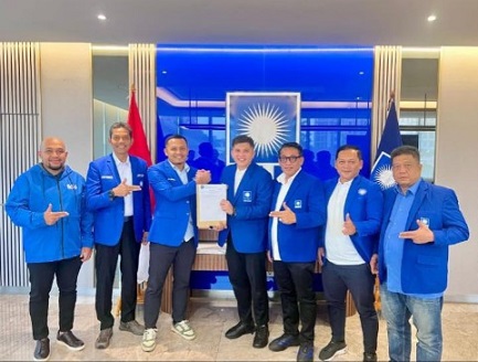 Jajaran pengurus DPD PAN Medan periode 2024-2029 saat menerima SK dari DPP PAN di Jakarta. (Foto Ist)