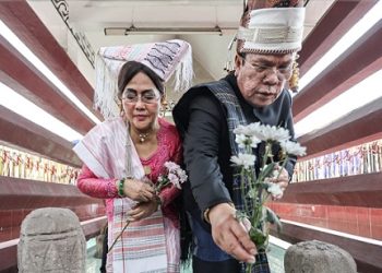 Wali Kota Wesly Silalahi SH MKn didampingi Ketua TP PKK Ny Liswati Wesly Silalahi saat ziarah ke Jorat Raja Siantar