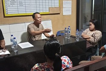 Kapolsek Tanah Jawa KOMPOL Banuara Manurung, S.H Tuntas Mediasi Masalah Rumah Tangga Dalam Semalam