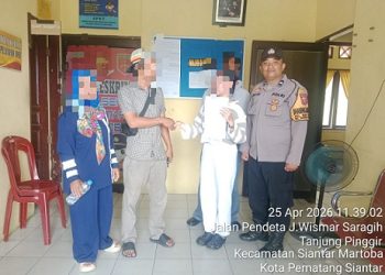 Ka SPKT AIPTU Alles Napitu bersama AIPTU Franky Hutajulu dan Bhabinkamtibmas AIPDA Fadlan Fahami selesaikan masalah hutang piutang warga dengan Problem Solving
