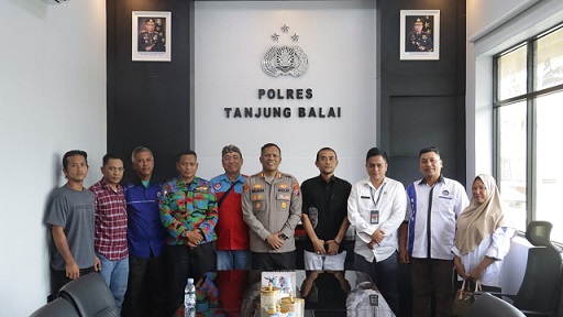 Kapolres Tanjungbalai, AKBP Welman Feri, S.I.K. M.I.K menggelar audiensi hangat bersama berbagai elemen serikat buruh