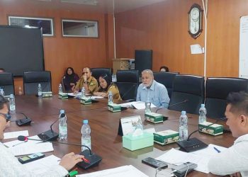 Ketua Komis 1 DPRD Medan Reza Pahlevi Lubis didampingi Komisi 1 Edi Saputra menggelar Rapat Dengar Pendapat (RDP) dengan pemilik lahan Kirpal Singh. (Foto Ist)