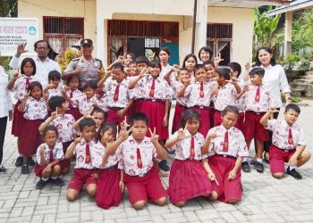 Bhabinkamtibmas Kelurahan Naga Huta AIPDA Adilman Manalu melaksanakan sambang Kamtibmas di UPTD SD Negri 122373 jalan Nembos