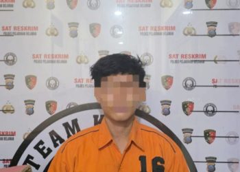 Pelaku pembakaran rumah di Jalan Pulau Irian, Medan Belawan memakai bom molotov. (Foto Ist)