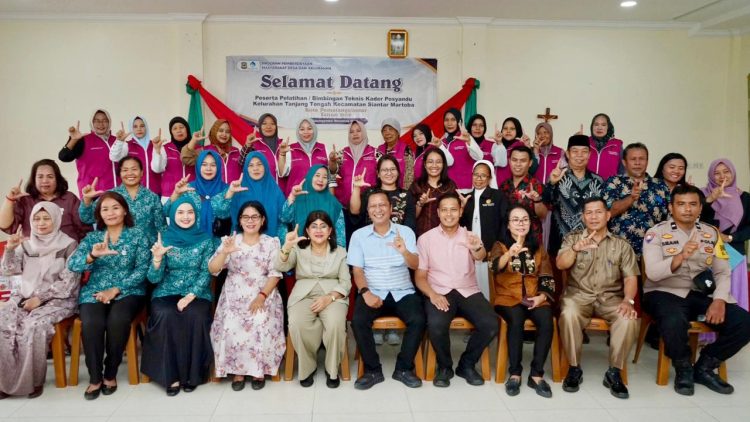 Ketua TP PKK Kota Pematangsiantar Ny Liswati Wesly Silalahi menutup kegiatan Pembinaan Kader Posyandu Kelurahan Tanjung Tongah