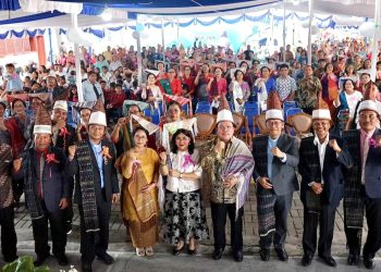 Wali Kota Pematangsiantar Wesly Silalahi SH MKn didampingi Ketua TP PKK Ny Liswati Wesly Silalahi menghadiri acara perayaan HUT ke-67 GKPS Efrata Resort Siantar II