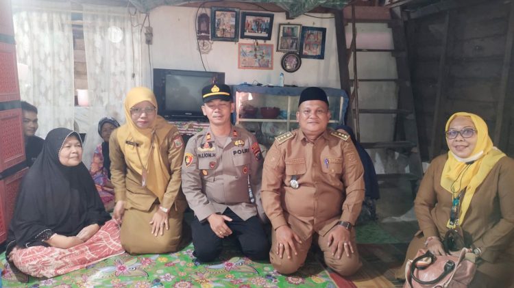Kapolsek Datuk Bandar IPTU H. Lion Hutasoit, S.H, M.H bersama Forkopimca Sambangi Warga Penderita Kanker