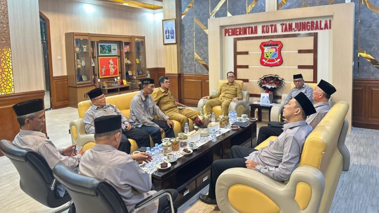 Wakil Wali Kota Tanjungbalai Muhammad Fadly Abdina, menerima audiensi pengurus FKUB Kota Tanjungbalai