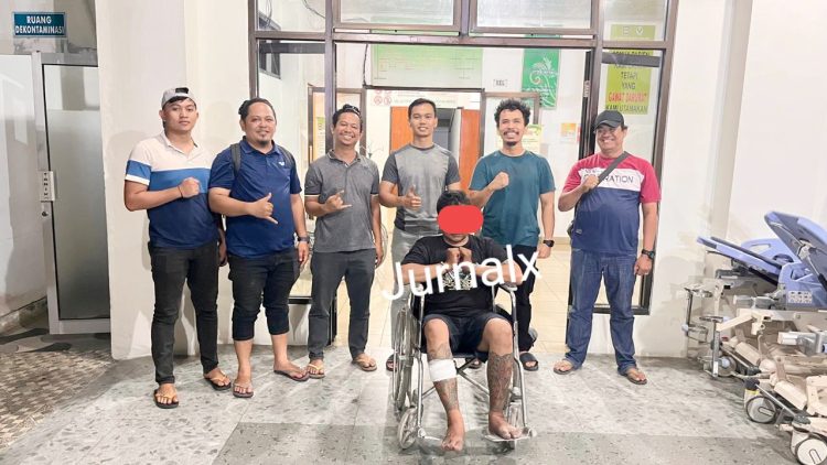 Kasat Reskrim AKP Sandi Riz Akbar, S.Tr.K.,S.I.K.,M.H dan Tim Opsnal saat membawa Tersangka W yang dihadiahi Timas Panas ke RSUD untuk diobati
