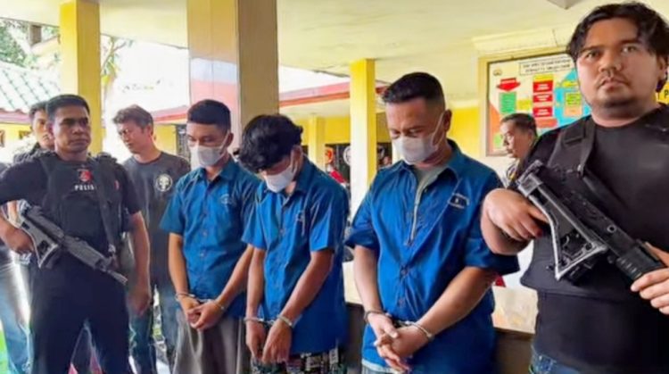 Dua pelaku begal sadis dan penadah di Medan Deli yang ditangkap polisi. (Foto Ist)