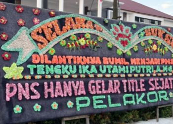 Papan bunga di Kejari Deli Serdang. (Foto Ist)