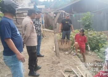 Kanit Intelkam IPDA Saiful B. Panjaitan bersama personil saat patroli di Gang Cumi Cumi