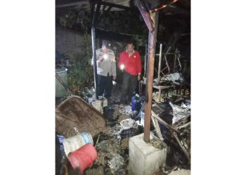 Personil Polsek Siantar Martoba saat Cek TKP Kebakaran Pekarangan di Lapangan Tembak