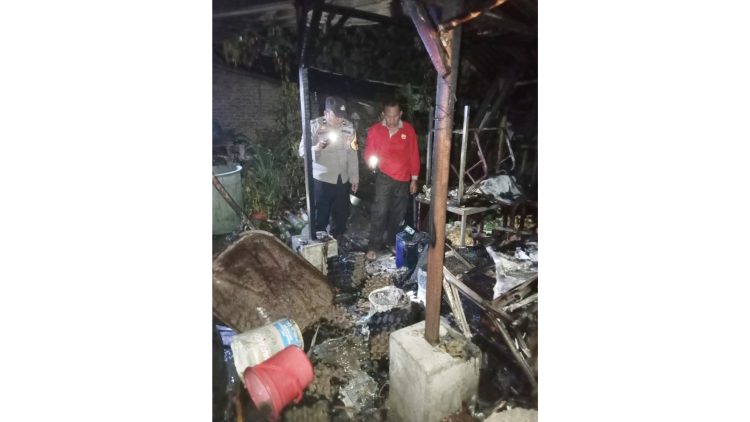 Personil Polsek Siantar Martoba saat Cek TKP Kebakaran Pekarangan di Lapangan Tembak