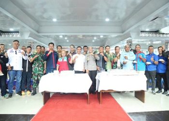 Wali Kota Pematangsiantar Wesly Silalahi SH MKn diwakili Sekda Junaedi Antonius Sitanggang SSTP MSi bersama Kapolres Pematangsiantar AKBP Sah Udur Togi Marito Sitinjak SH SIK MH dan jajaran Forkopimda menghadiri acara peringatan Hari Buruh Internasional (May Day) Tahun 2026