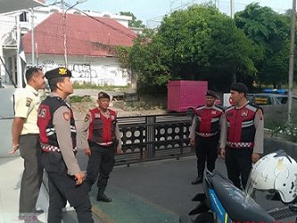 Personil Sat Samapta saat laksanakan patroli