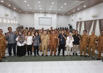 Wali Kota Pematangsiantar Wesly Silalahi SH MKn mengikuti Exit Meeting bersama BPK RI Perwakilan Provinsi Sumut di Ruangan Serbaguna Pemko Pematangsiantar, Jalan Merdeka