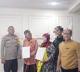 Bhabinkamtibmas AIPDA M. Nurday bersama Lurah Kelurahan Martoba Ade Harchan SE respon cepat selesaikan adanya keributan warga di Jalan Nagur Gang Lestari