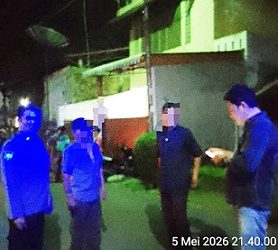 Personil piket Polsek Siantar Timur dipimpin piket Pawas IPDA Saiful Bahri pengecekan TKP Laporan dugaan pencurian di Jalan Ahmad Yani