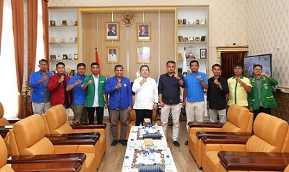 Wali Kota Pematangsiantar Wesly Silalahi SH MKn menerima silaturahmi sekaligus audiensi pengurus KNPI Kota Pematangsiantar, di ruang kerja wali kota
